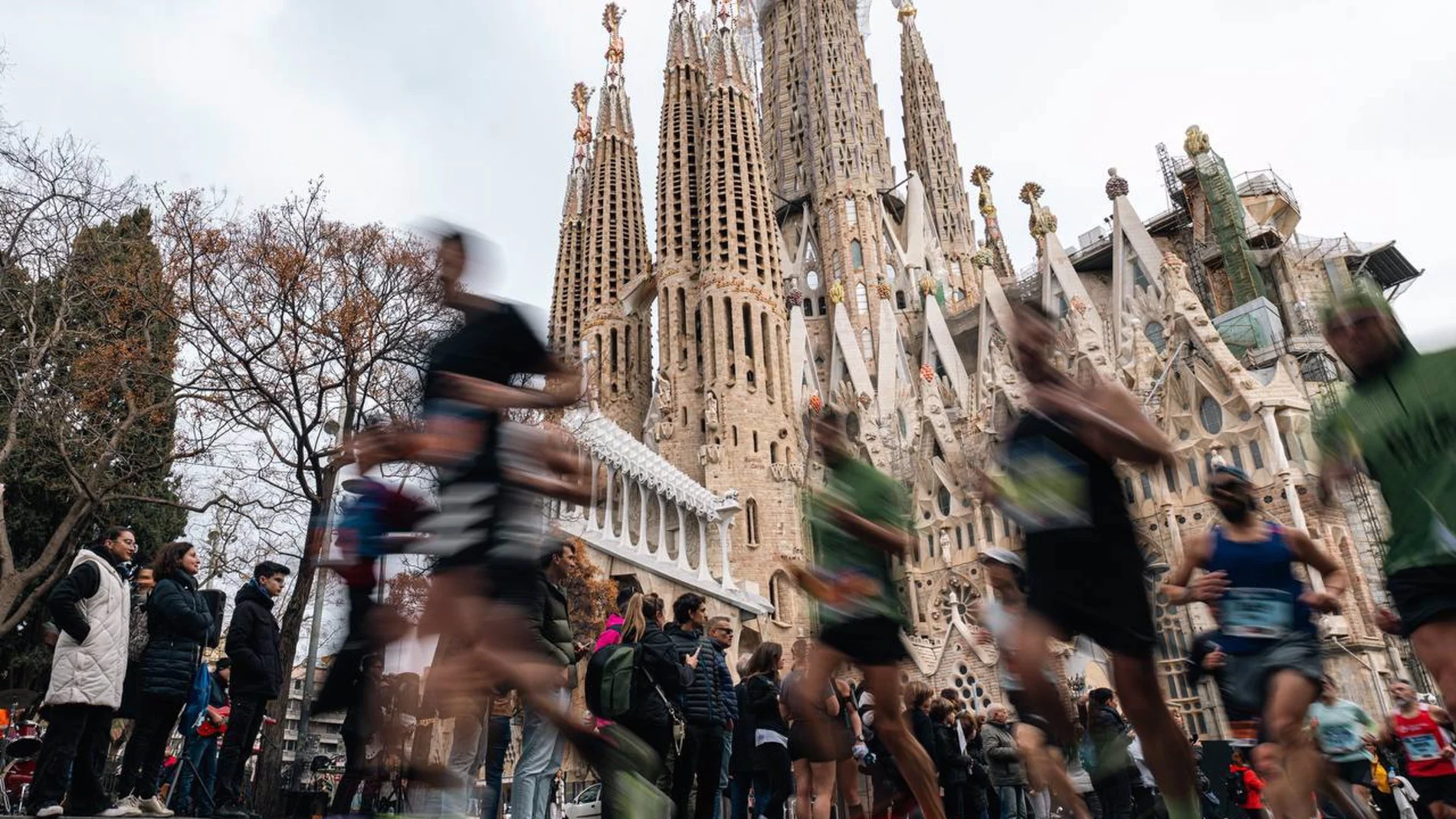La maratón de Barcelona, a su paso por la Sagrada Familia