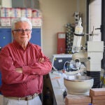 Miguel de La Guardia es un químico español, activo en el campo de la química analítica; profesor titular de la Universidad de Valencia.