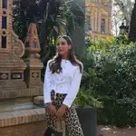 Rocío Osorno y los pantalones de leopardo de Zara.