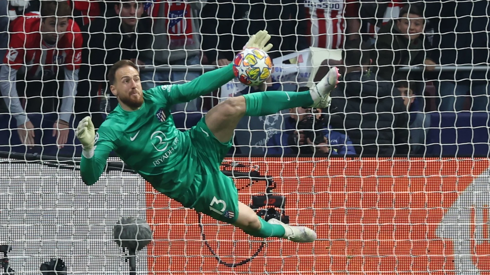 Oblak para uno de los penaltis al Inter