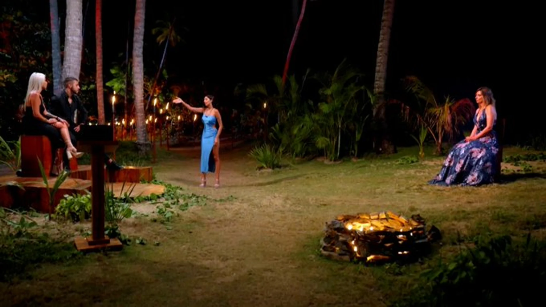Momento de las hogueras de anoche en 'La isla de las tentaciones'
