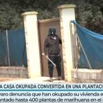 Un okupa armado con una barra de hierro intenta agredir a un equipo de 'Vamos a ver'