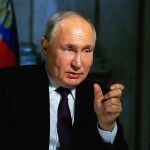 Putin pide a los ciudadanos acudir a votar para determinar el futuro de Rusia en un "momento difícil"