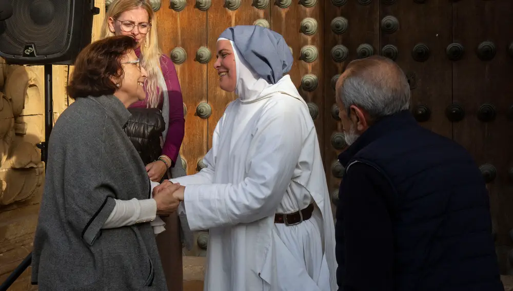 Las monjas se despiden de su vida de clausura en La Cartuja: "Que nos quiten lo bailao"