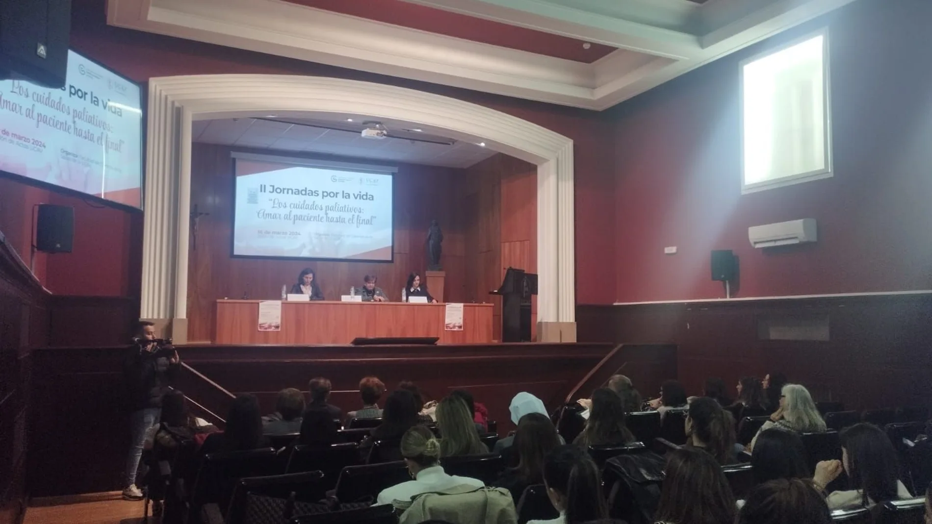 La rectora de la UCAV, María del Rosario Sáez Yugüero, inaugura la jornada sobre cuidados paliativos