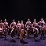 Alumnas de 5º y 6º en la Escuela Profesional de Danza de Castilla y León, de Valladolid, durante una reciente actuación