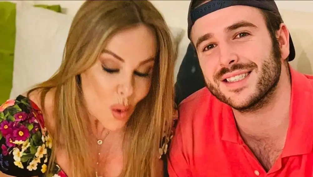 Ana Obregón junto a su hijo Aless Lequio