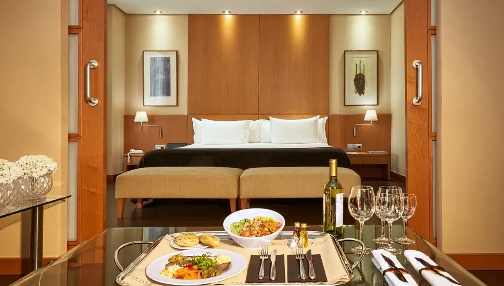 Una de las suites del Hotel Silken Atlántida Santa Cruz, equipada con todas las comodidades