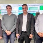 Carlos Suárez, director de CanaLink en la firma del acuerdo comercial con Mattel