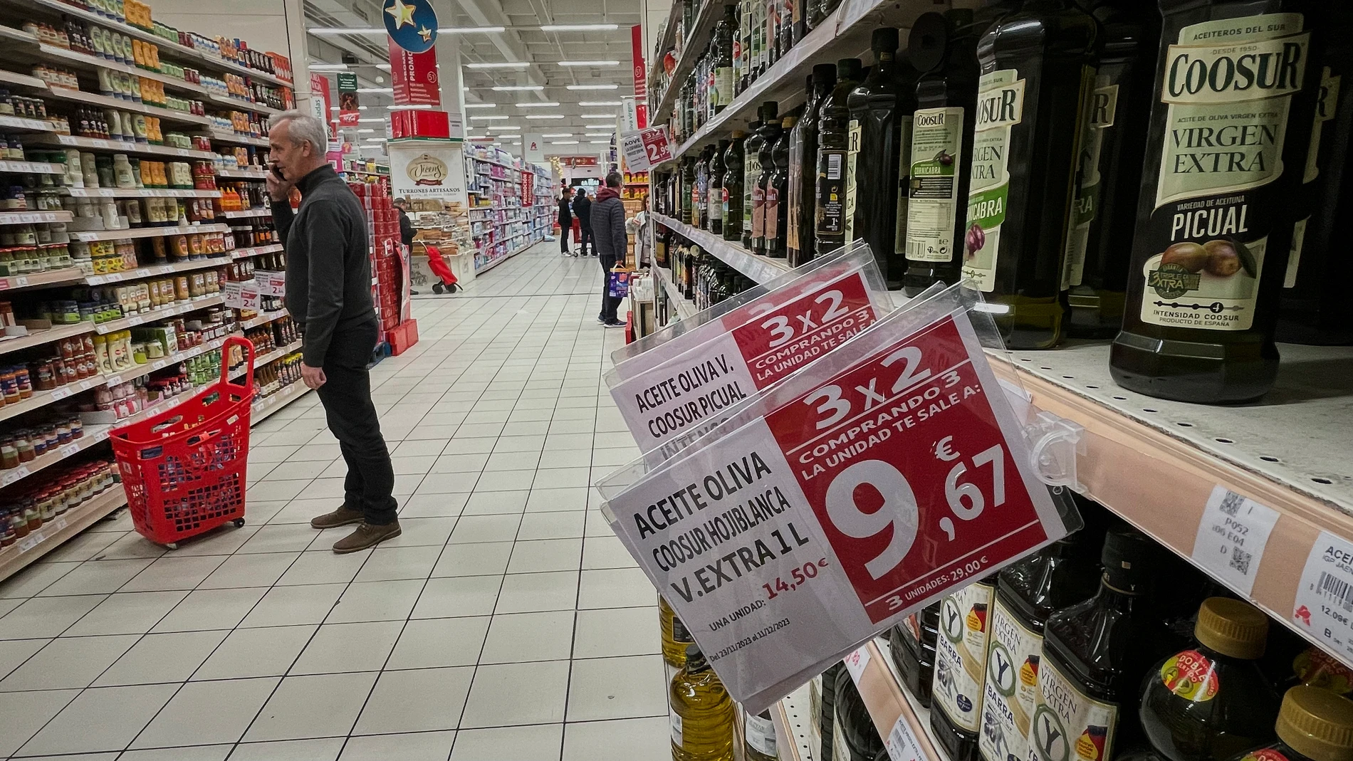 Subida de precios de aceites de oliva y girasol en supermercados durante este invierno © Alberto R. Roldán / Diario La Razón. 05 12 2023