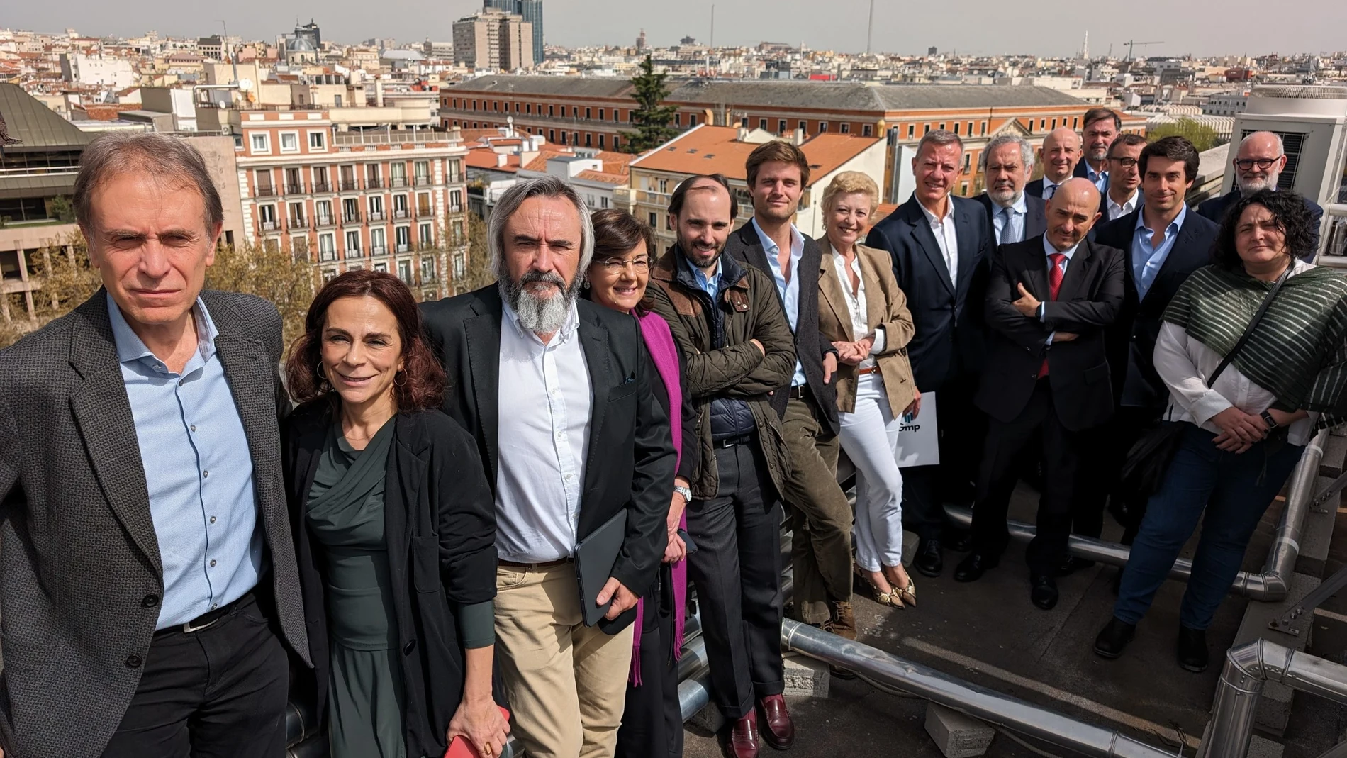 La delegada de Obras y Equipamientos, Paloma García Romero, con los representantes propietarios AZCA. AYUNTAMIENTO DE MADRID 19/03/2024