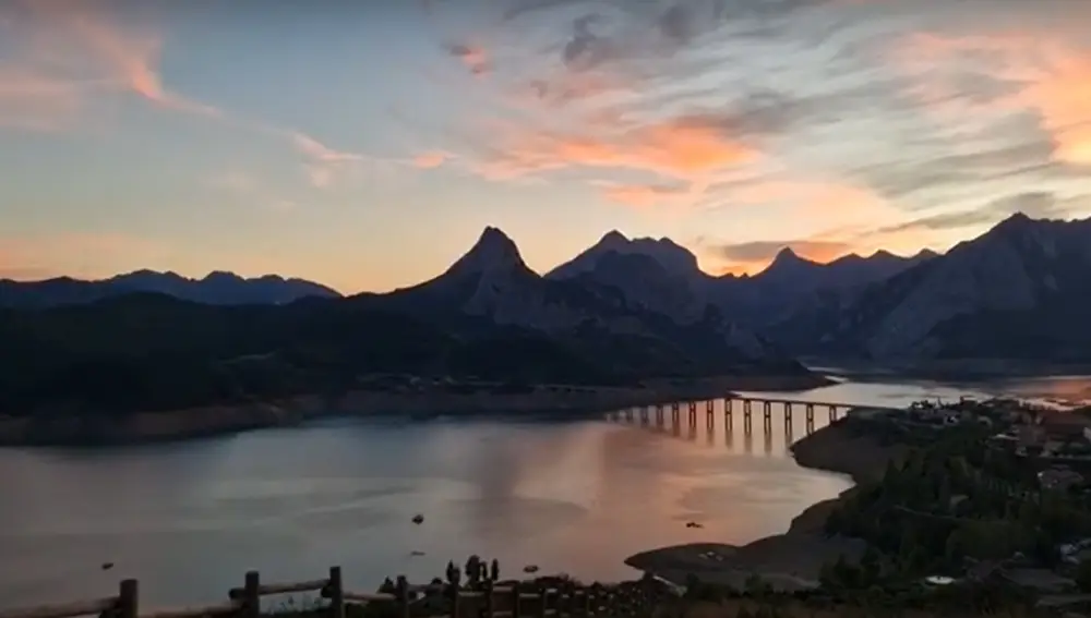 Atardecer desde el Mirador de Las Hazas, en Riaño