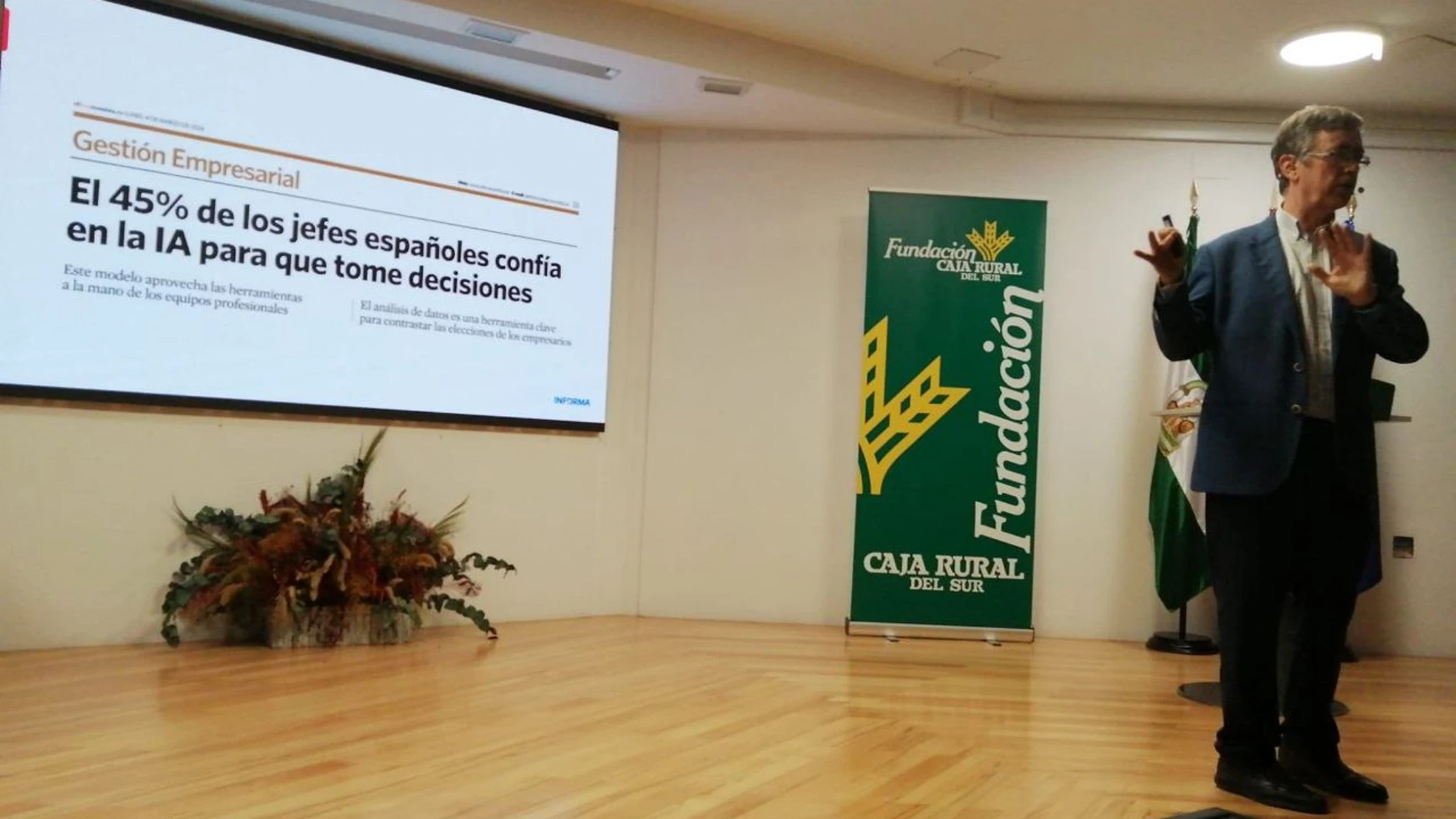 Inauguración de una de las conferencias del ciclo de Caja Rural del Sur