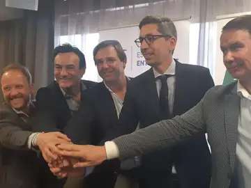 Imagen del pacto entre el PP y Jaén Merece Más en 2024 Imagen del pacto entre el PP y Jaén Merece Más en 2024