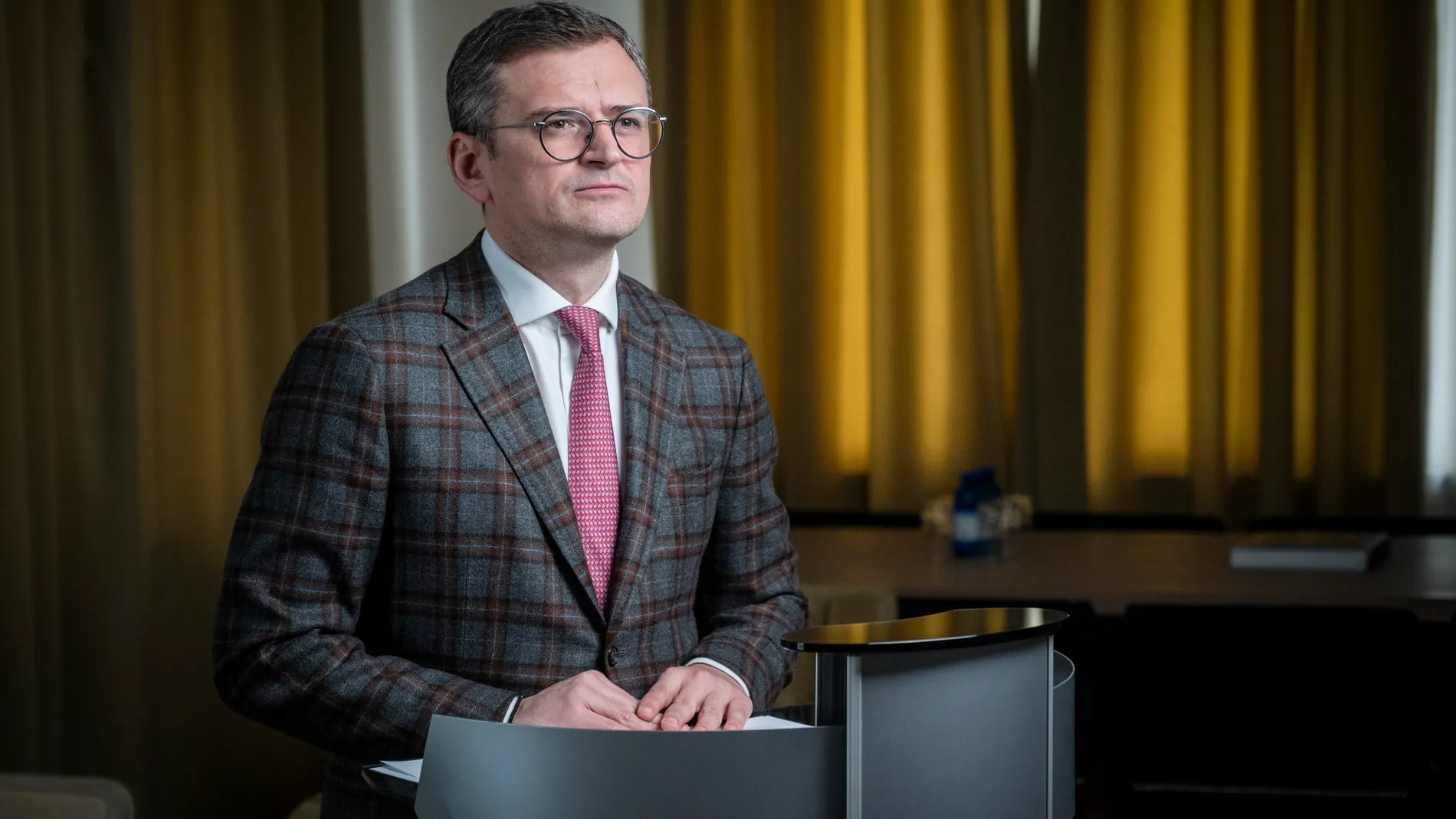 Kyiv (Ukraine), 19/03/2024.- A handout photo made available by the Press Service of Ukraine's Ministry of Foreign Affairs shows Ukrainian Foreign Minister Dmytro Kuleba attending an online briefing for foreign media in Kyiv, Ukraine, 19 March 2024, amid the Russian invasion. (Rusia, Ucrania, Kiev) EFE/EPA/FOREIGN AFFAIRS MINISTRY HANDOUT HANDOUT -- MANDATORY CREDIT -- HANDOUT EDITORIAL USE ONLY/NO SALES HANDOUT EDITORIAL USE ONLY/NO SALES