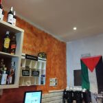El bar de Pablo Iglesias, una inauguración descafeinada
