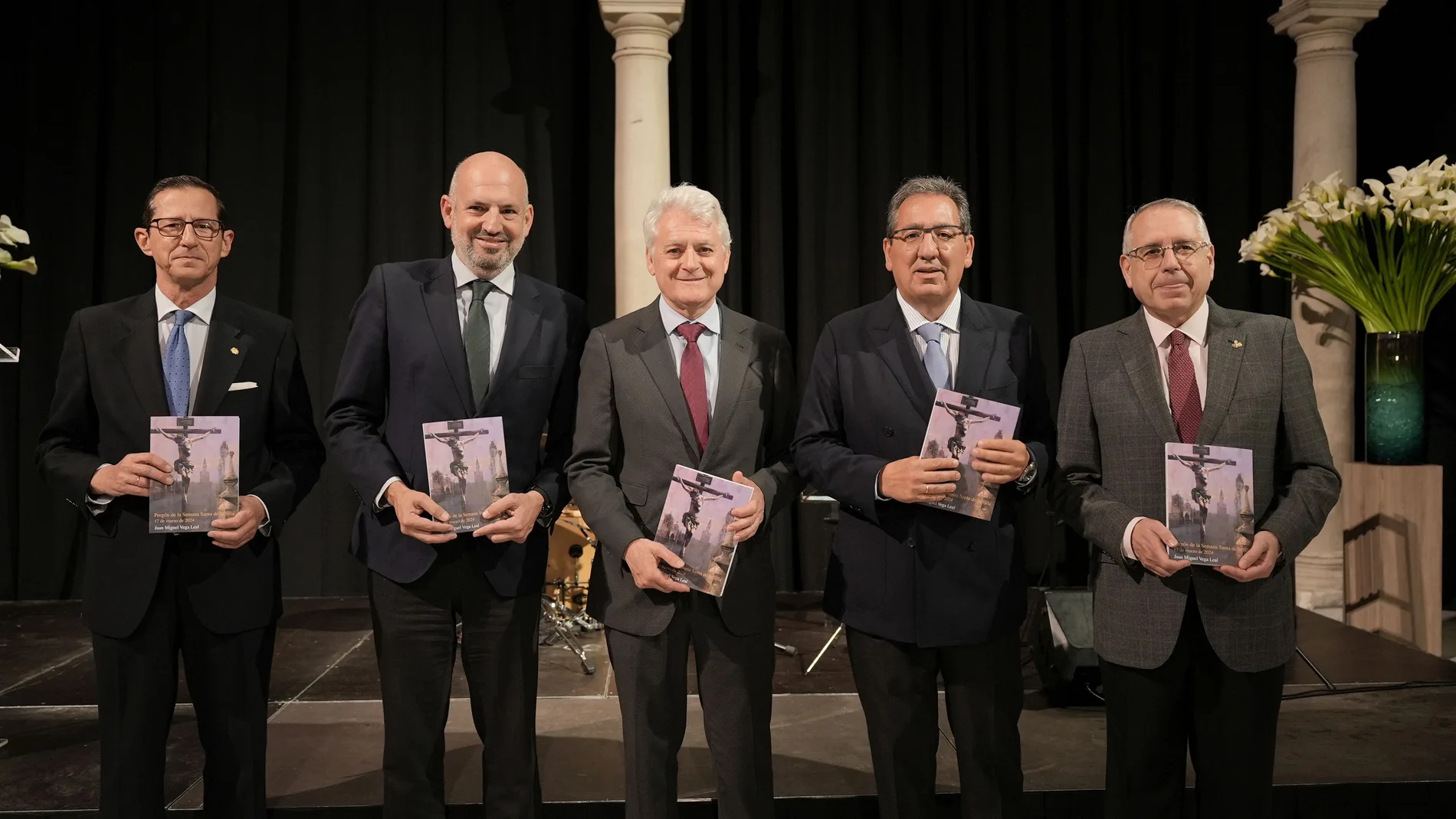 Los protagonistas del acto de presentación de la edición impresa del Pregón 2024
