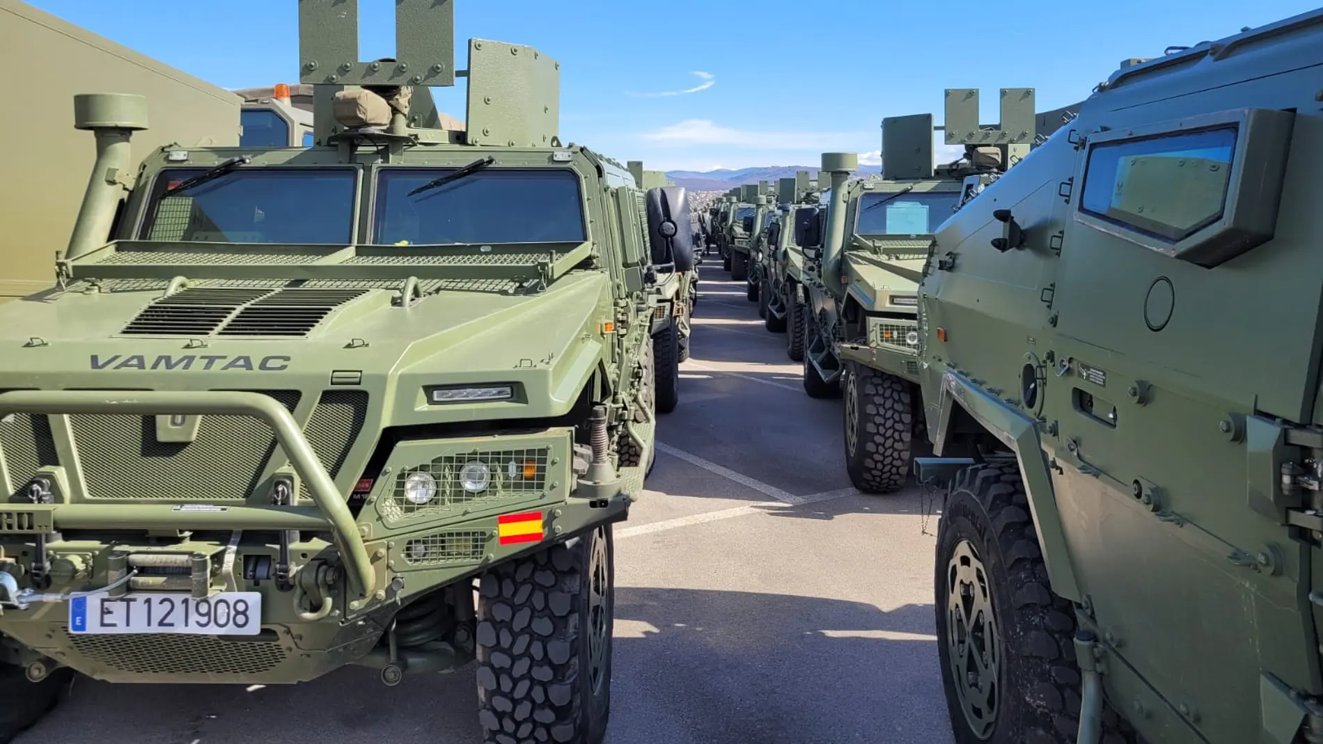 Varios de los vehículso VAMTAC del Ejército de Tierra que han llegado a Eslovaquia