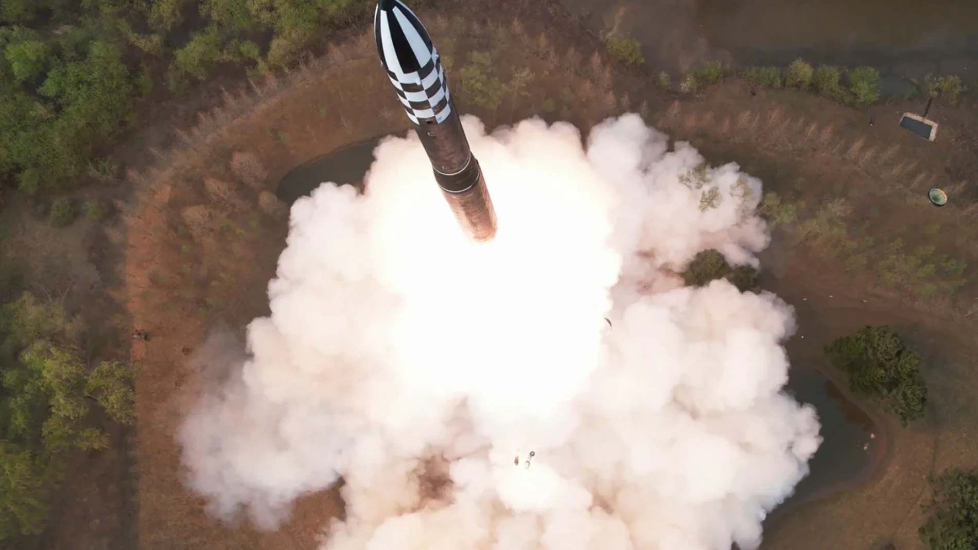 Prueba del misil balístico intercontinental Hwasong-18 de Corea del Norte
