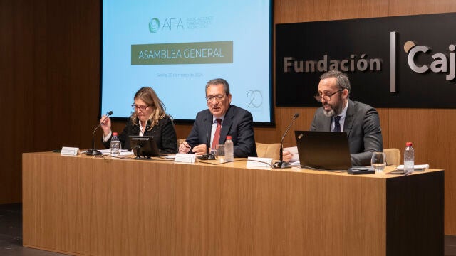Antonio Pulido, en el centro, durante la asamblea general de la AFA
