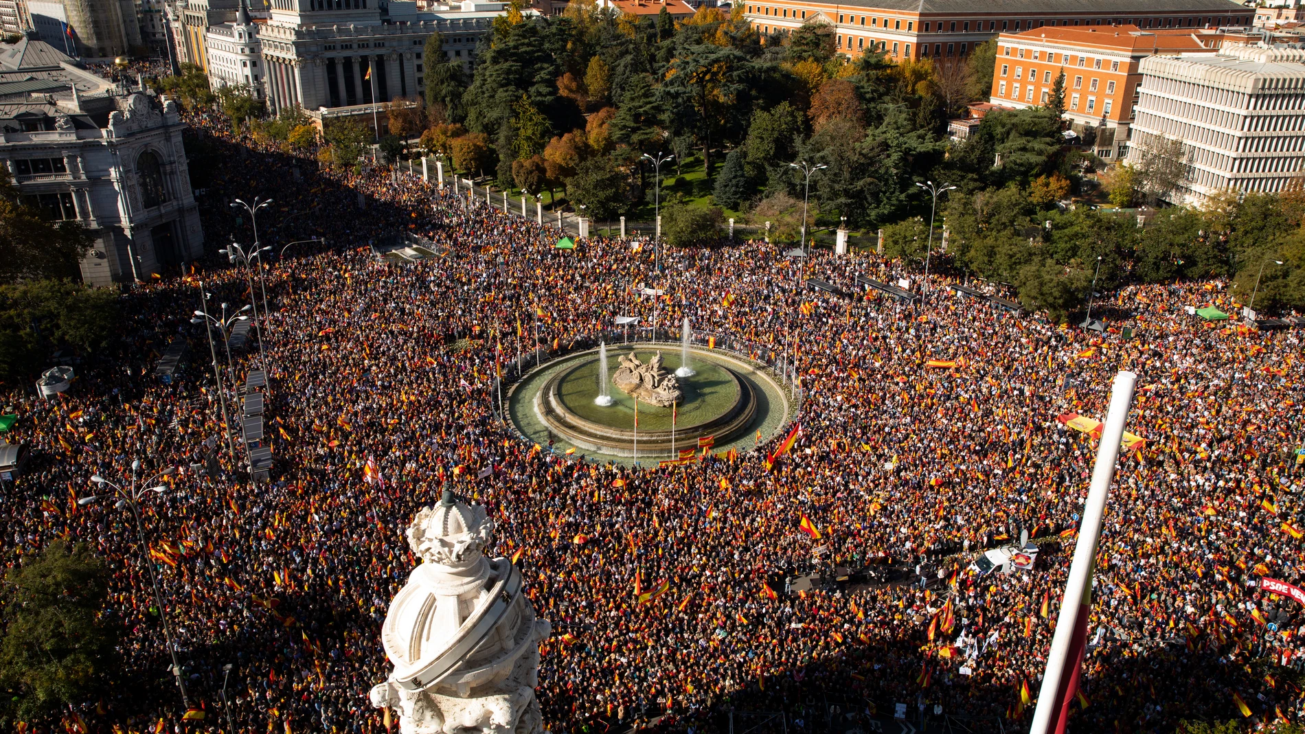 Manifestación en Cibeles contra la amnistía y contra los acuerdos de Pedro Sánchez para si investidura.