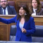 La ministra de Igualdad pierde los papeles en el Congreso