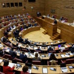 El president Mazón responde en Les Corts Valencianes a las preguntas de los grupos parlamentarios