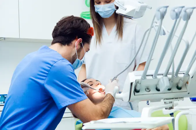 Hasta 3.000 euros de ayudas para ir al dentista: estas son las condiciones que debes cumplir Hasta 3.000 euros de ayudas para ir al dentista: estas son las condiciones que debes cumplir