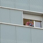 Un niño de 20 meses se precipita de un quinto piso de Vitoria y es trasladado con vida
