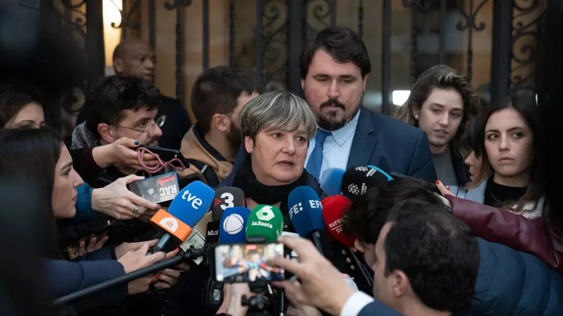 La abogada de la víctima de Dani ALves, Esther García, atiende a los medios de comunicación en Barcelona