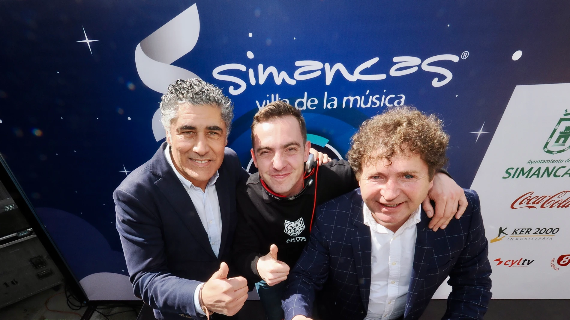 El alcalde de Simancas, Alberto Plaza (I), y el gerente de Pandora Producciones, Juanjo Rodríguez (D), en la presentación de la séptima edición de Simancas Villa de la Música