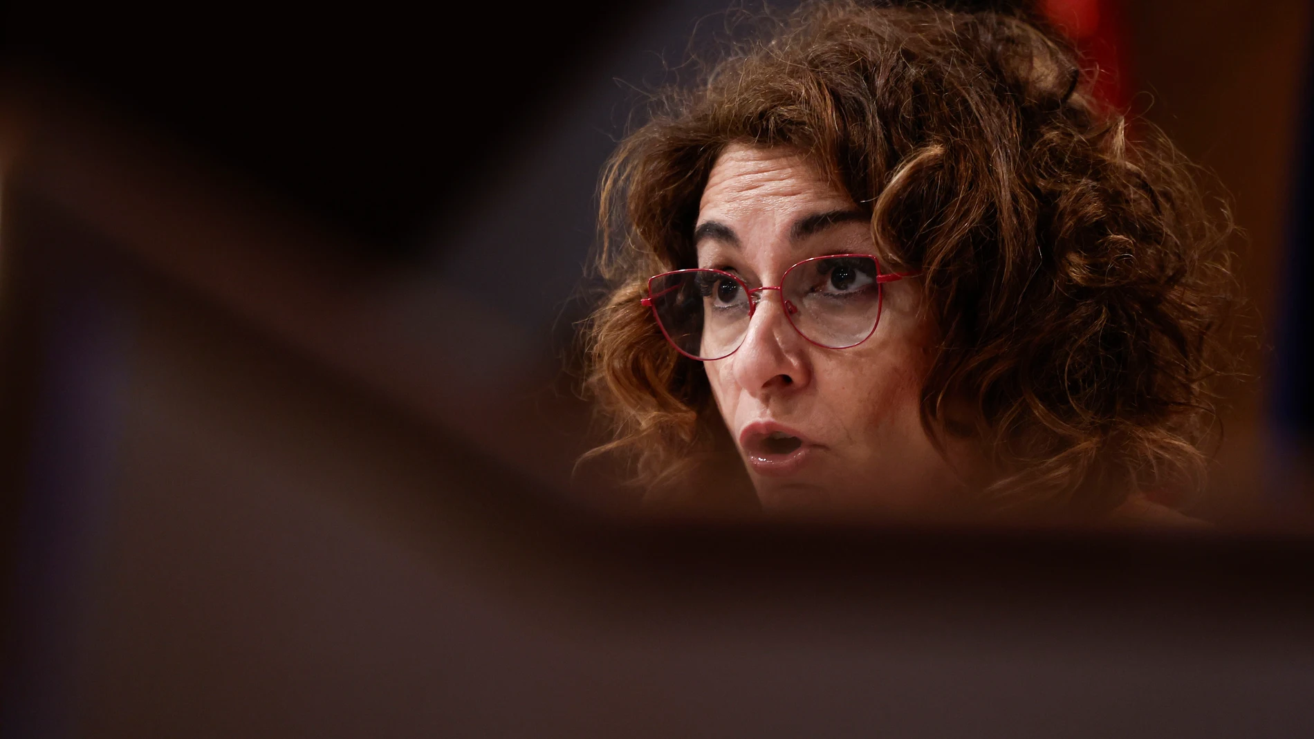 -FOTODELDÍA- MADRID, 21/03/2024.- La ministra de Hacienda, María Jesús Montero, presenta en rueda de prensa los datos de déficit de las Administraciones públicas de 2023, tras avanzar el presidente del Gobierno, Pedro Sánchez, que el déficit público bajó al 3,7 % del PIB, dos décimas por debajo de lo previsto y un punto menos que en 2022. EFE/ Sergio Pérez