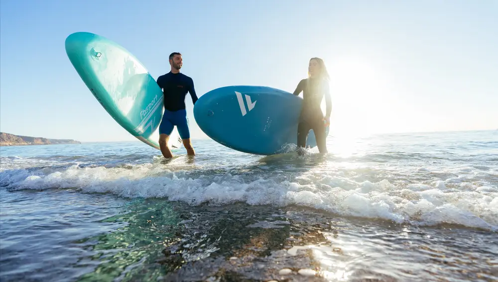 Los deportes acuáticos se pueden practicar durante todo el año en Roquetas de Mar
