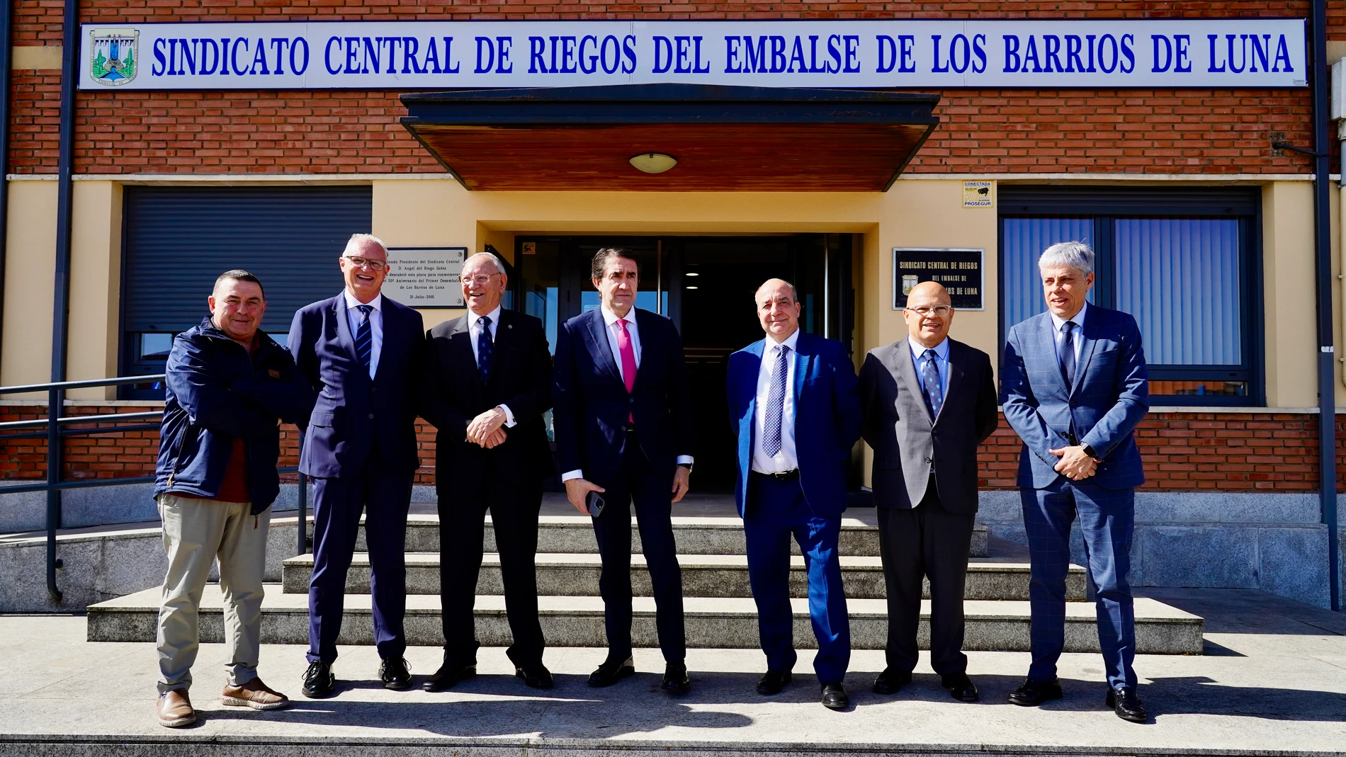 Suárez-Quiñones participa en el acto de homenaje a Ángel González Quintanilla en Hospital de Órbigo