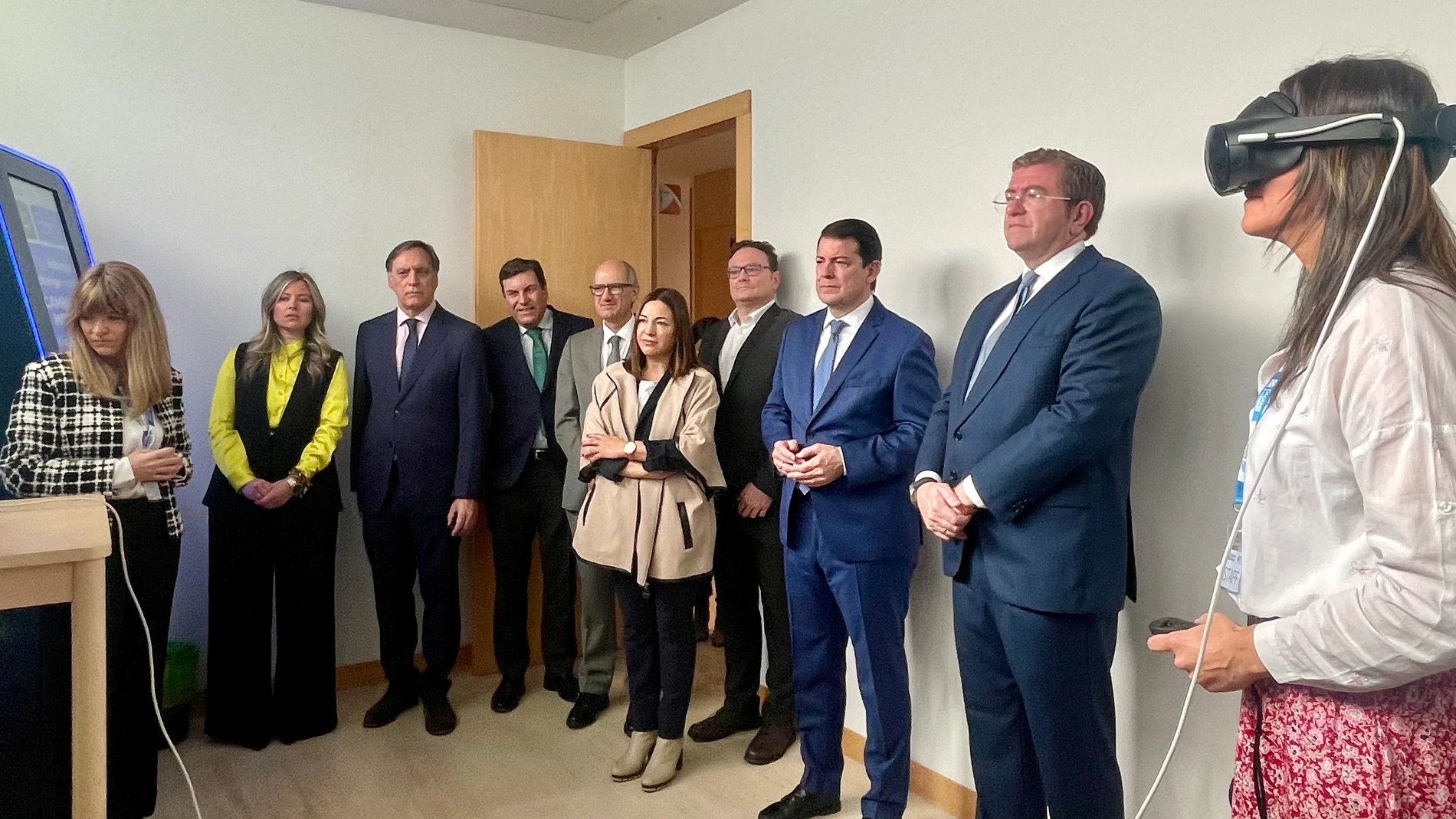 Mañueco visita las instalaciones junto a Carriedo, Javier Iglesias, García Carbayo e Isidoro Alanís, entre otros