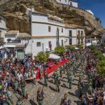 El municipio es un laberinto de calles encaladas, empinadas y estrechas que muestra su lado más singular