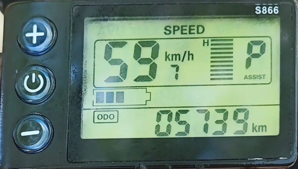 Un patinete que circulaba a casi 60 km/h en Murcia provoca un accidente al no respetar un ceda al paso