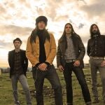 De izquierda a derecha, Marta Ruiz (teclados), Loza (batería), Fernando Pardo (al frente, guitarra), Javi "Vacas" (bajo) y Miguel Pardo (voz)