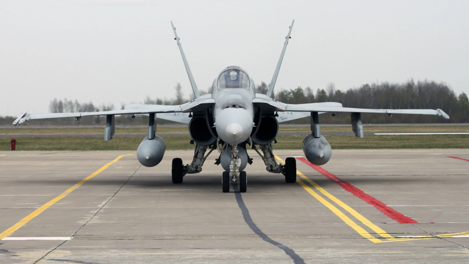 Un caza F-18 del Ejército del Aire durante uno de sus despliegues en Lituania con la OTAN