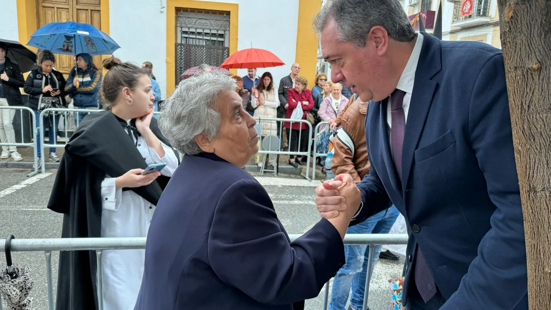Juan Espadas acudió al Lunes Santo en la capital hispalense
