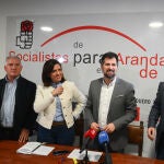 Luis Tudanca junto a Esther Peña, Luis Briones, e Ildefonso Sanz, en la rueda de prensa realizada en Arana de Duero (Burgos)