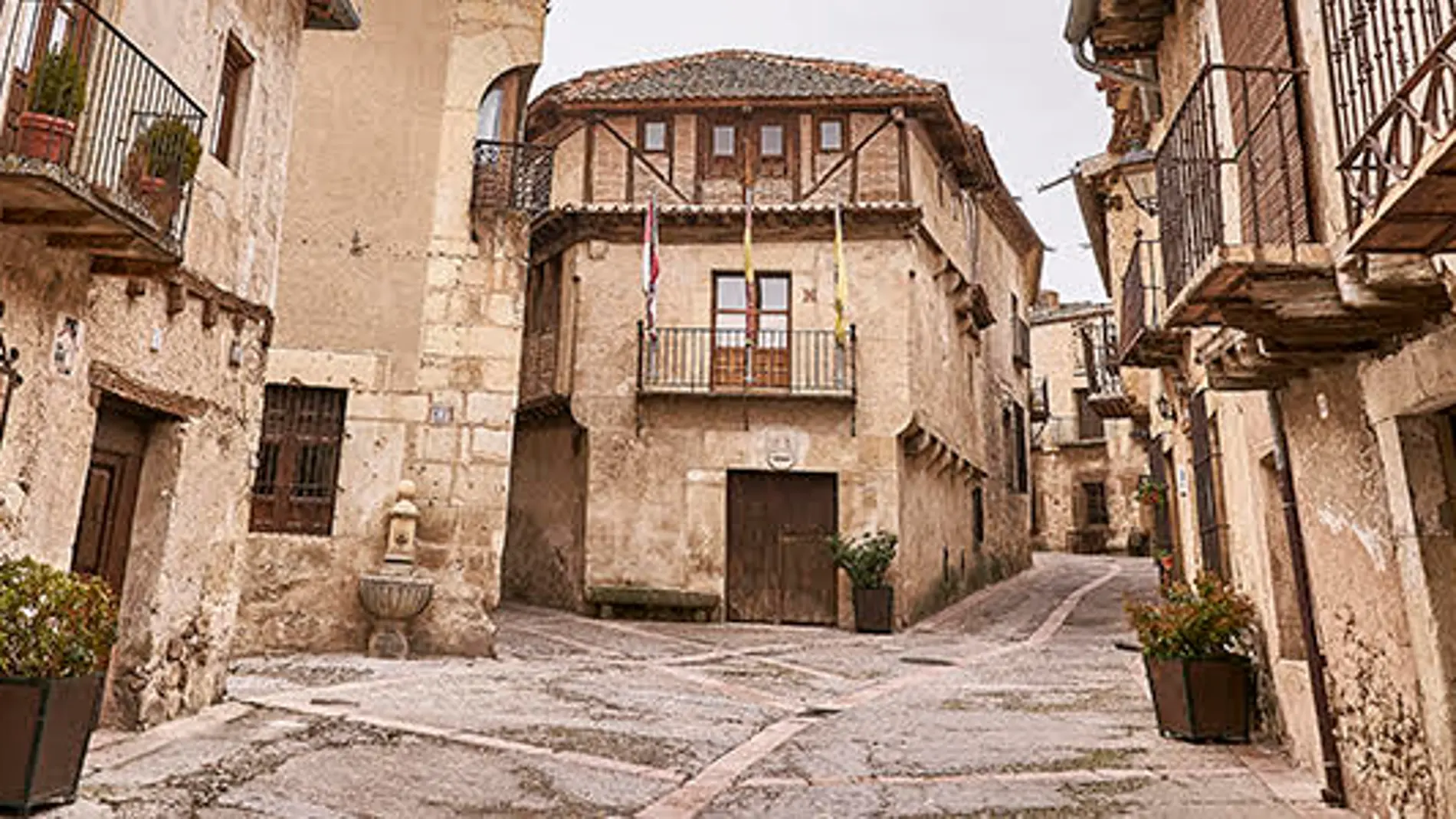 Calles y casas de la localidad segoviana de Pedraza