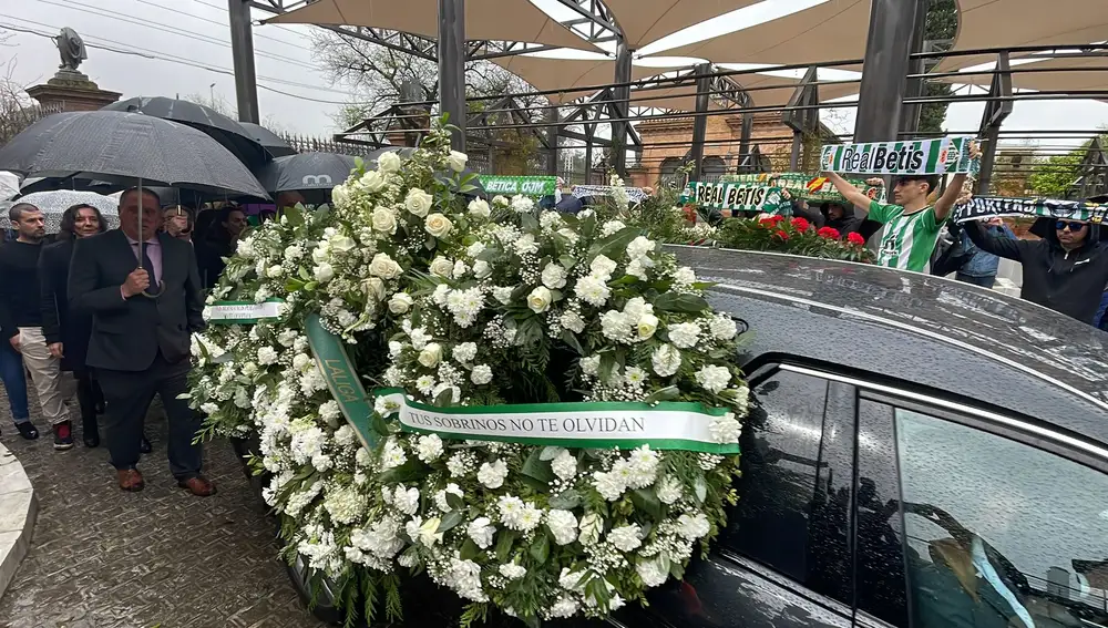 El entierro de Lopera ha tenido lugar esta mañana en el cementerio de San Fernando de Sevilla