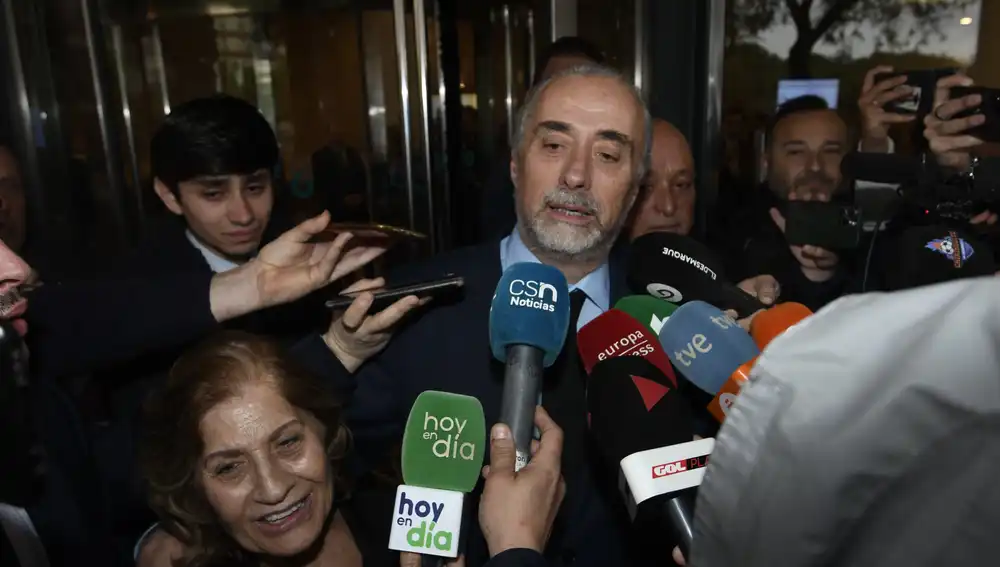 La viuda y el sobrino de Lopera, Javier Páez