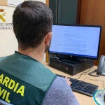 Un agente trabaja en una operación