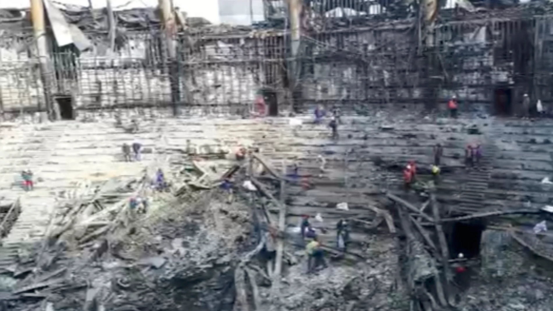 Krasnogorsk (Russian Federation), 26/03/2024.- A handout still image taken from a handout video provided by the Russian Emergency Ministry shows rescues clearing debris in the hall of the burnt Crocus City Hall concert venue following a terrorist attack in Krasnogorsk, outside Moscow, Russia, 26 March 2024. At least 137 people were killed and more than 100 hospitalized after a group of gunmen attacked the concert hall in the Moscow region on 22 March evening, Russian officials said. Eleven su...