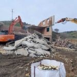 Imagen del proceso de demolición de una construcción ilegal en El Molar