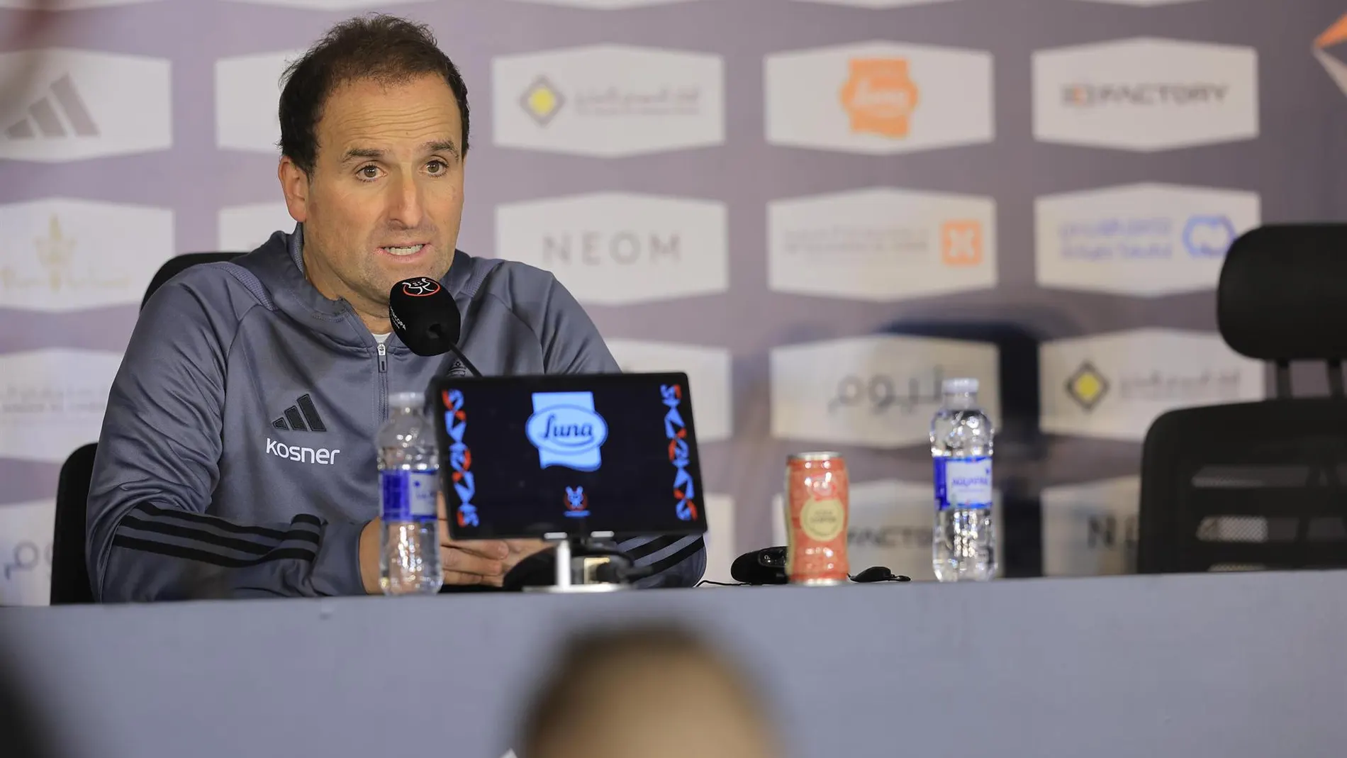 AV. Fútbol.- Jaboga Arrasate no entrenará a Osasuna la próxima temporada
