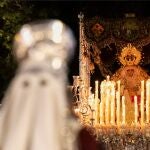 Así reacciona una estadounidense ante la Semana Santa en Málaga