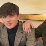 El príncipe Aymeric (izquierda) junto a su hermano el príncipe Nicolas (derecha)